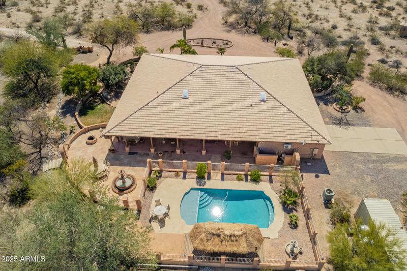 Grand Roofline Shelters Wraparound Patio