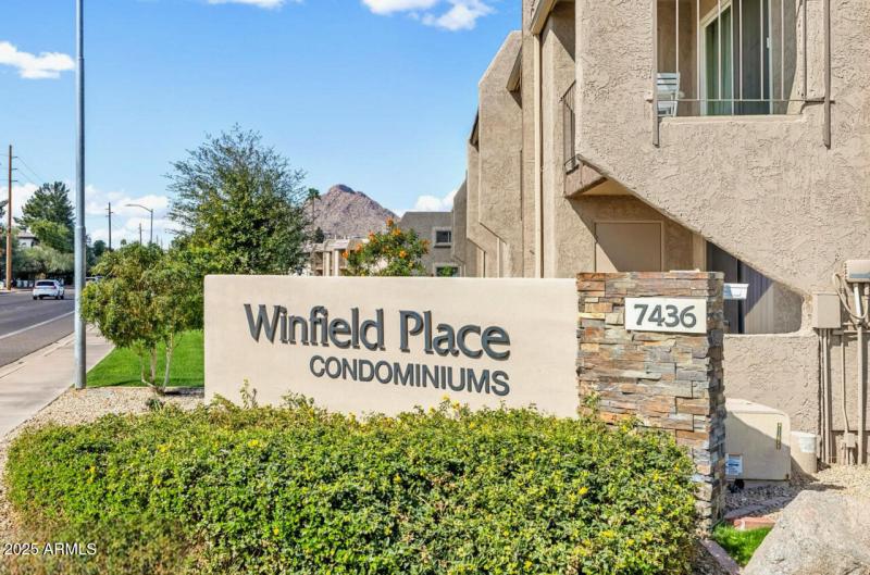 Winfield Place Entry