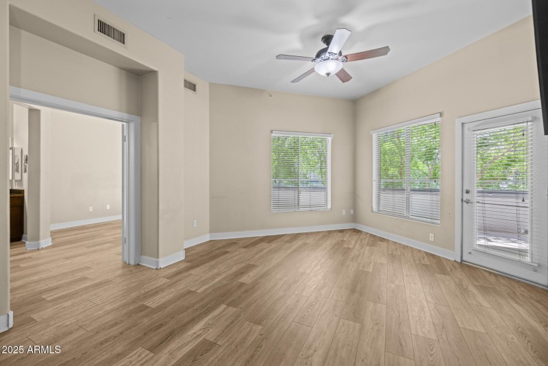8)GREAT ROOM