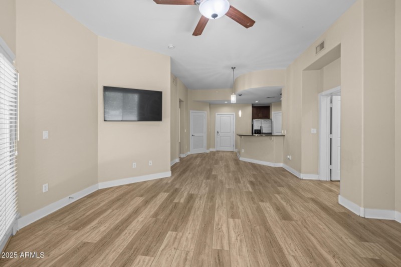 12)GREAT ROOM