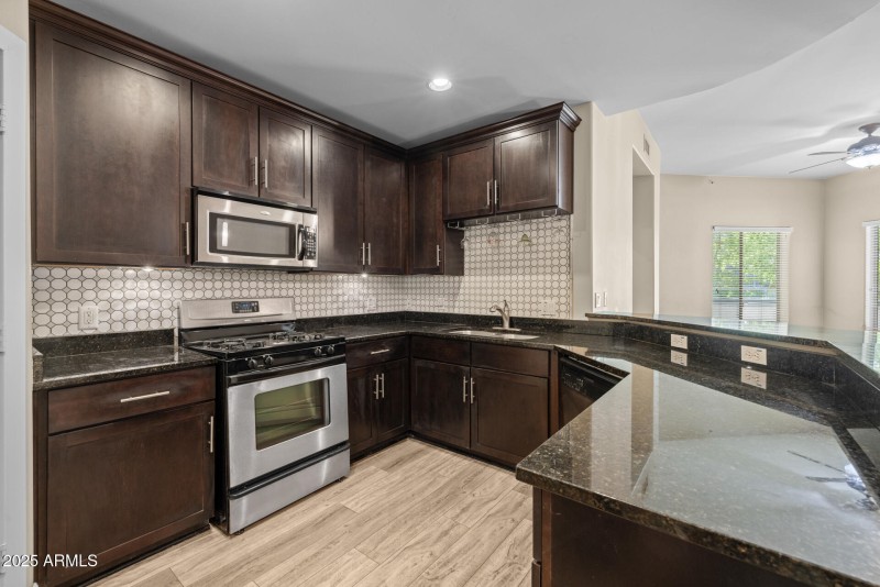 13)KITCHEN