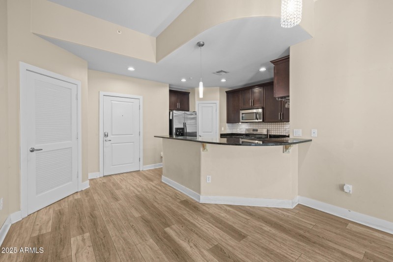 14)KITCHEN