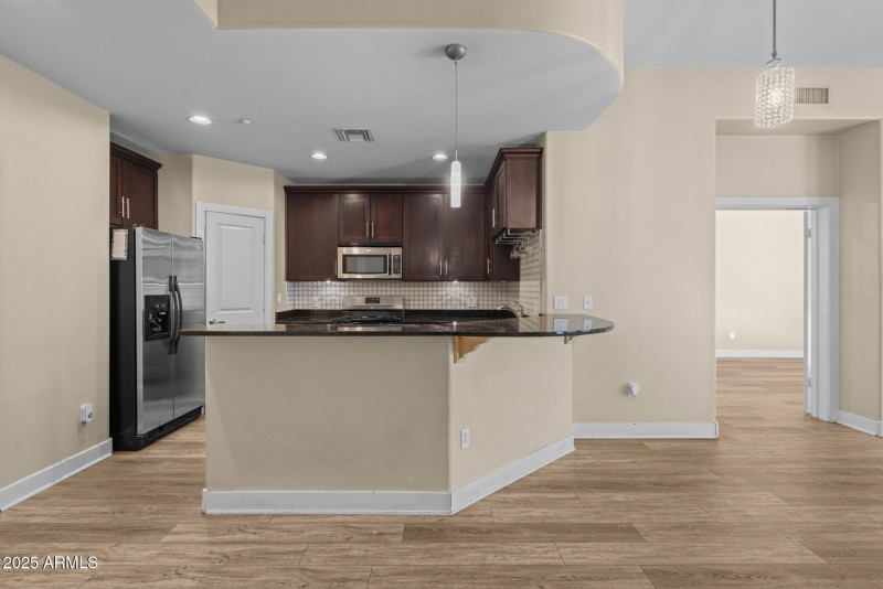 15)KITCHEN