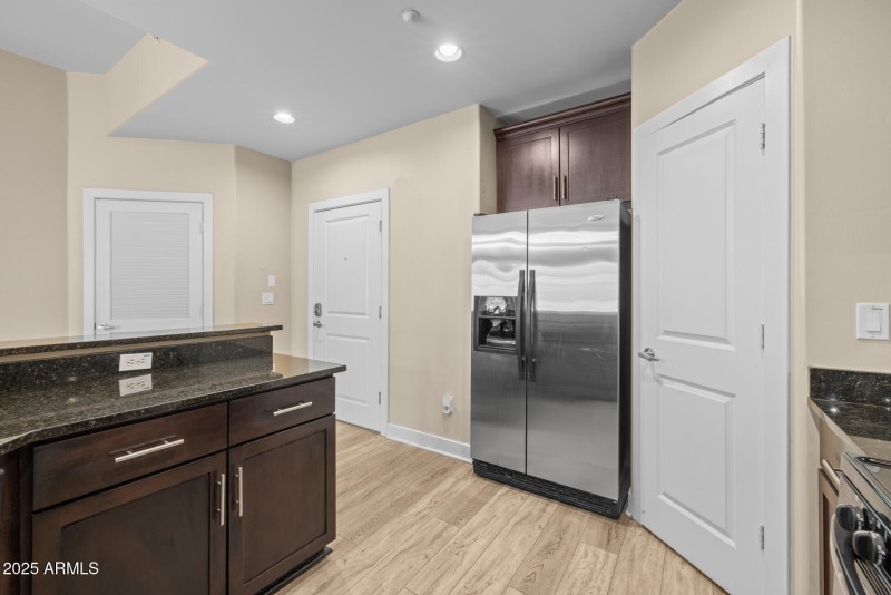 17)KITCHEN