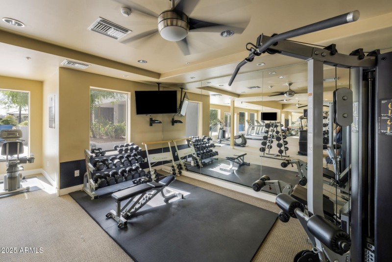 57) COMMUNITY GYM