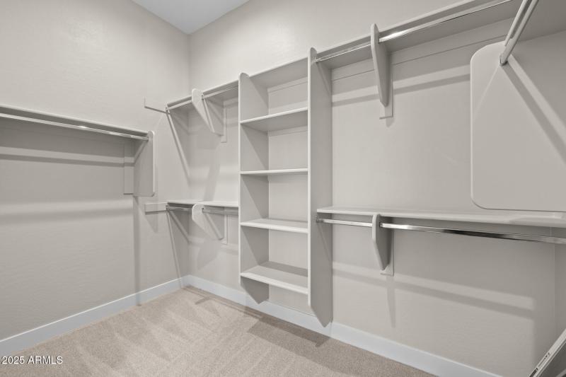 19) MASTER CLOSET