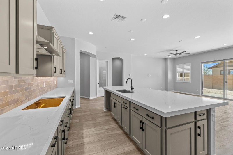 11) KITCHEN