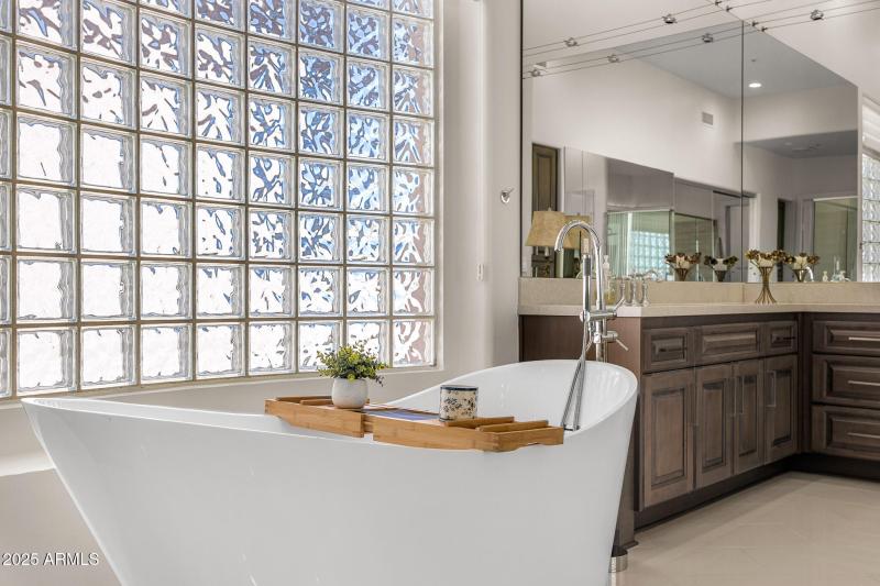 19primary bath soaking tub