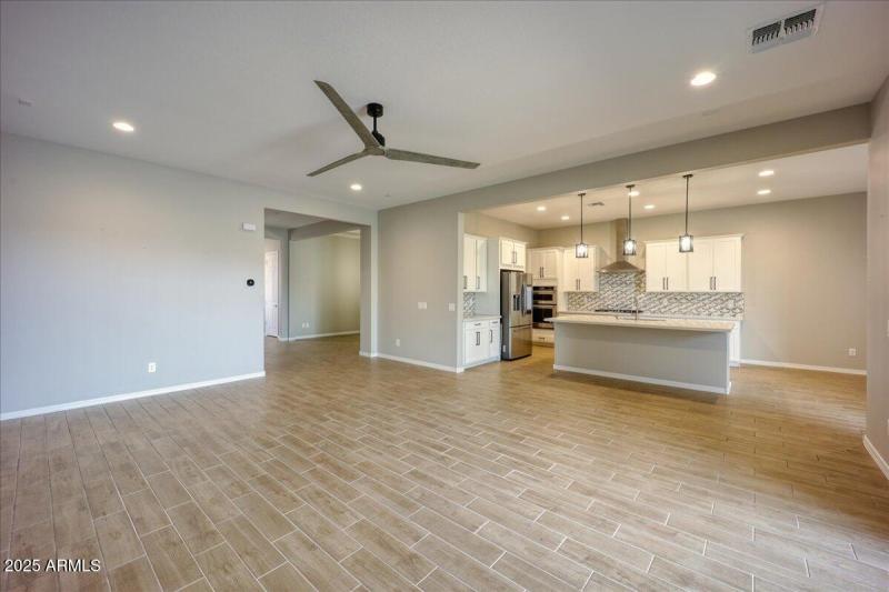 04-Kitchen & Family Room