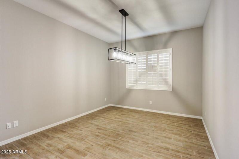 09-Formal Dining Area