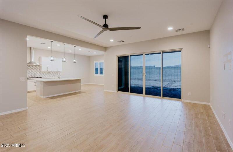 29-Family Room alt view