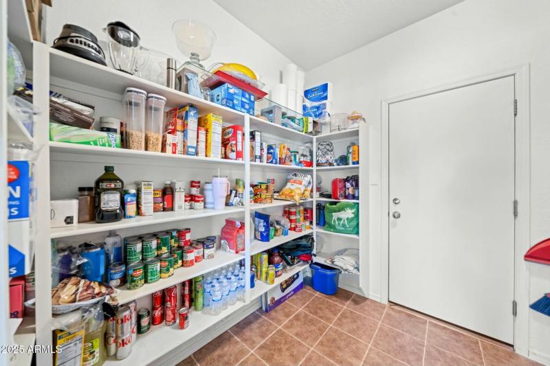 LAUNDRY/PANTRY