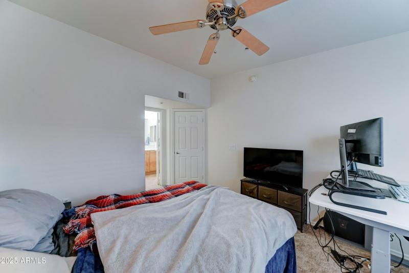 2402 E. 5th St. #1532-18