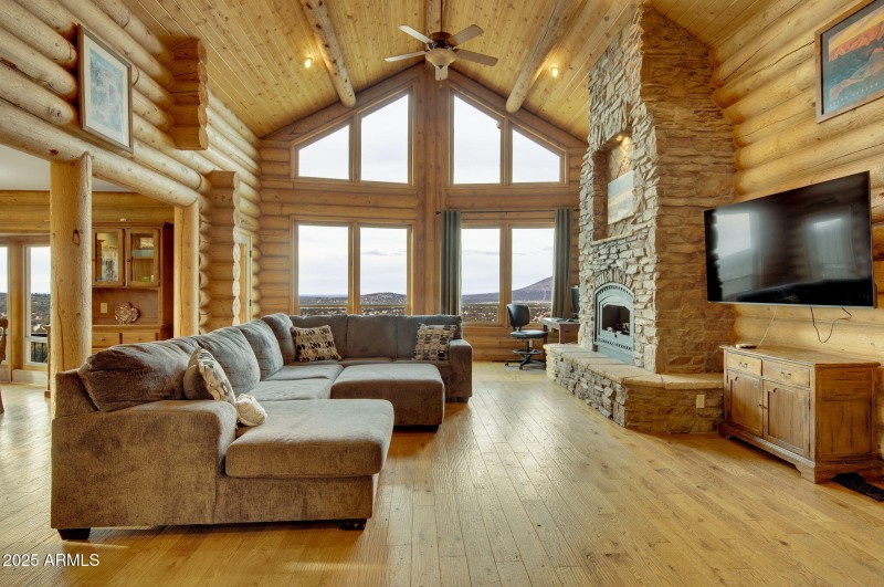 17-web-or-mls-786_E_Broncos_Trail_Willia