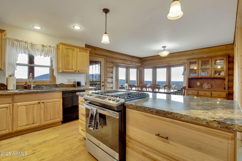 27-web-or-mls-786_E_Broncos_Trail_Willia