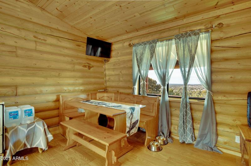 152-web-or-mls-786_E_Broncos_Trail_Willi