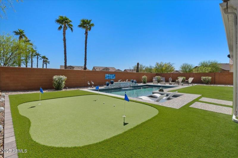 42-Putting Green & Pool