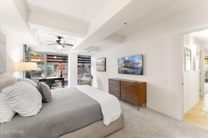 25-025-primary-bedroom