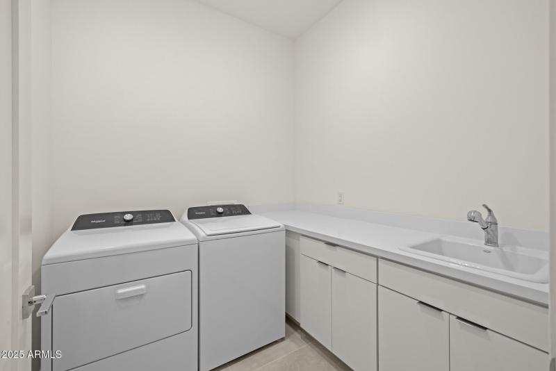 42) LAUNDRY ROOM