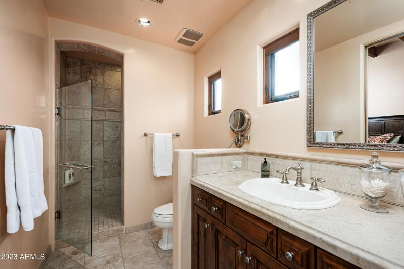 Ensuite Bathroom 2