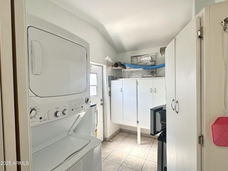 NEWER STACKABLE WASHER/DRYER