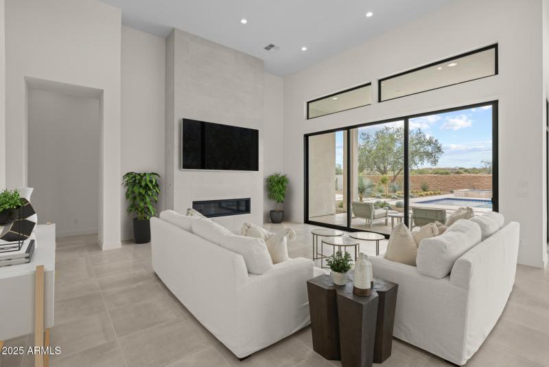 15) GREAT ROOM_final