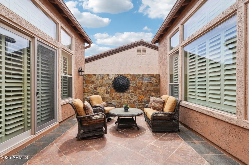 47-web-or-mls-N 130th Ave-01042025-045