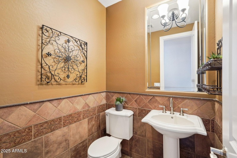 41-web-or-mls-N 130th Ave-01042025-039