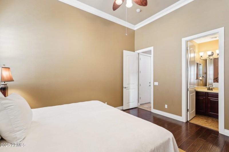 39-web-or-mls-N 130th Ave-01042025-037