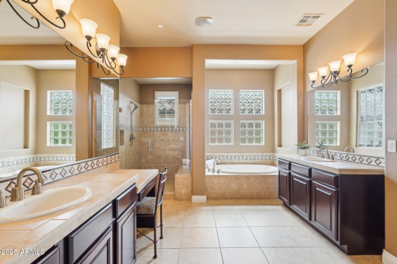 34-web-or-mls-N 130th Ave-01042025-032
