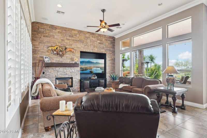 12-web-or-mls-N 130th Ave-01042025-010