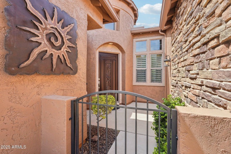 9-web-or-mls-N 130th Ave-01042025-007