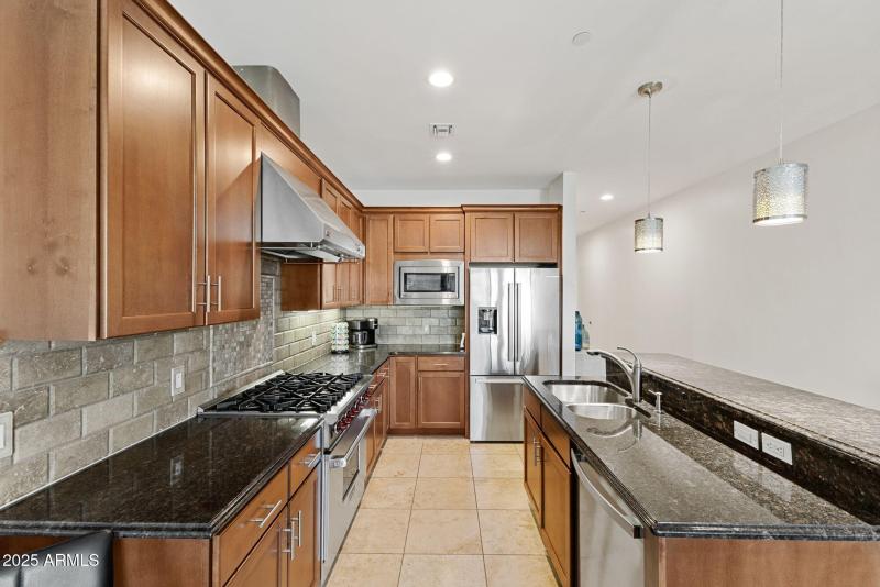 18-web-or-mls-6803-e-main-st