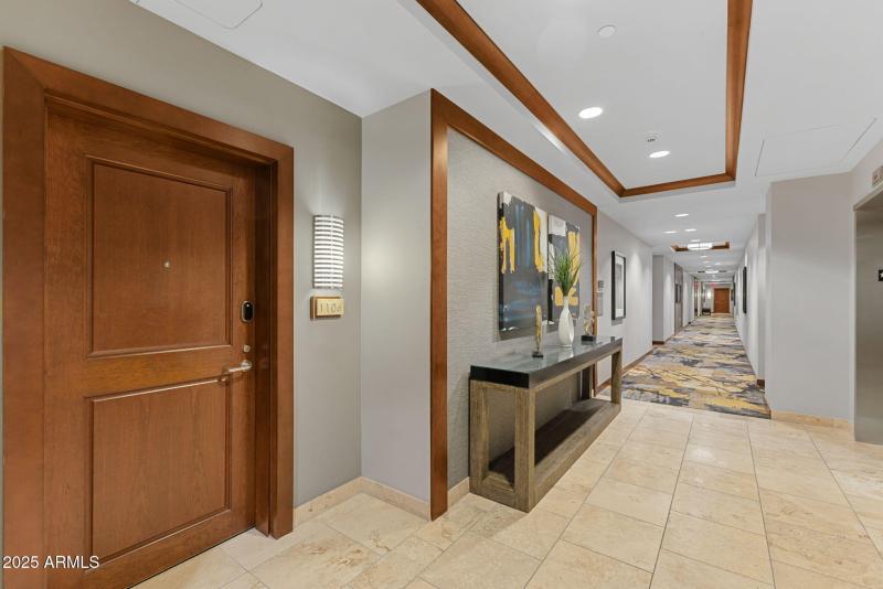 2-web-or-mls-6803-e-main-st