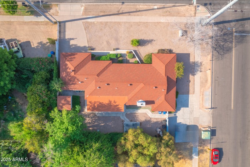 29_098_a4m_univ-hdr-edit