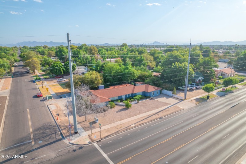 32_108_a4m_univ-hdr-edit