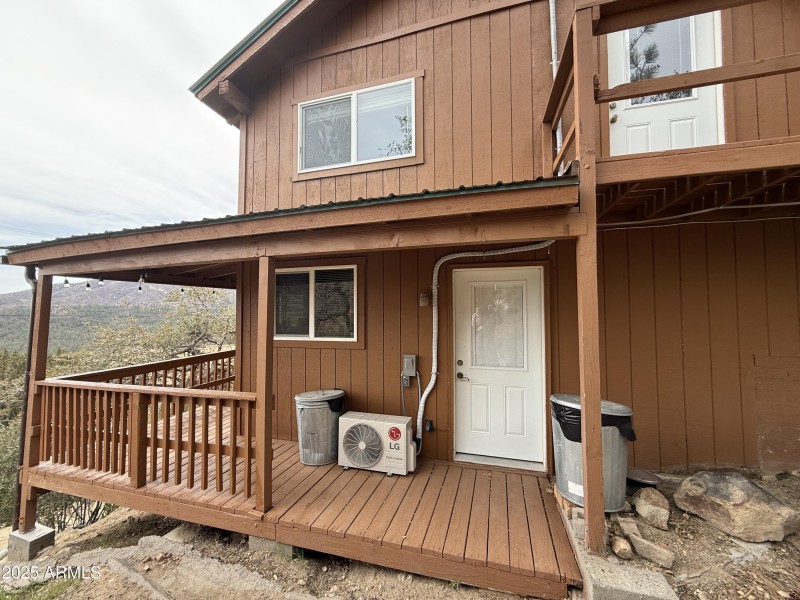 Backdoor to laundry toom