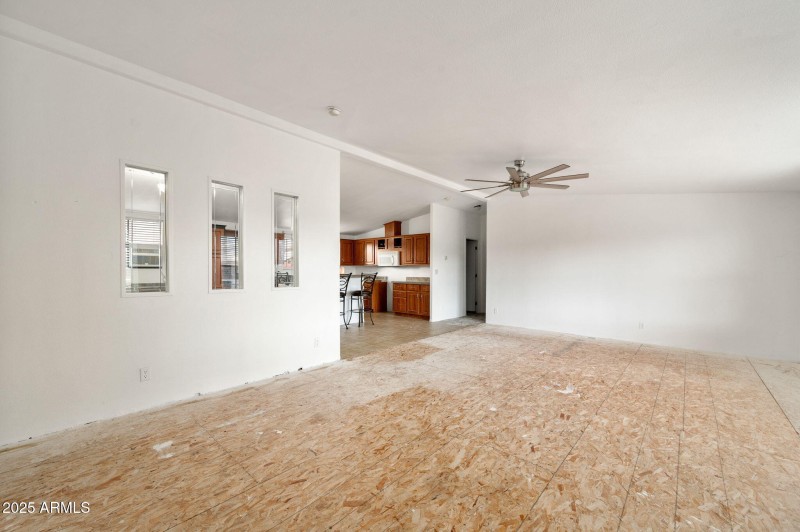 7-Living Room (3)