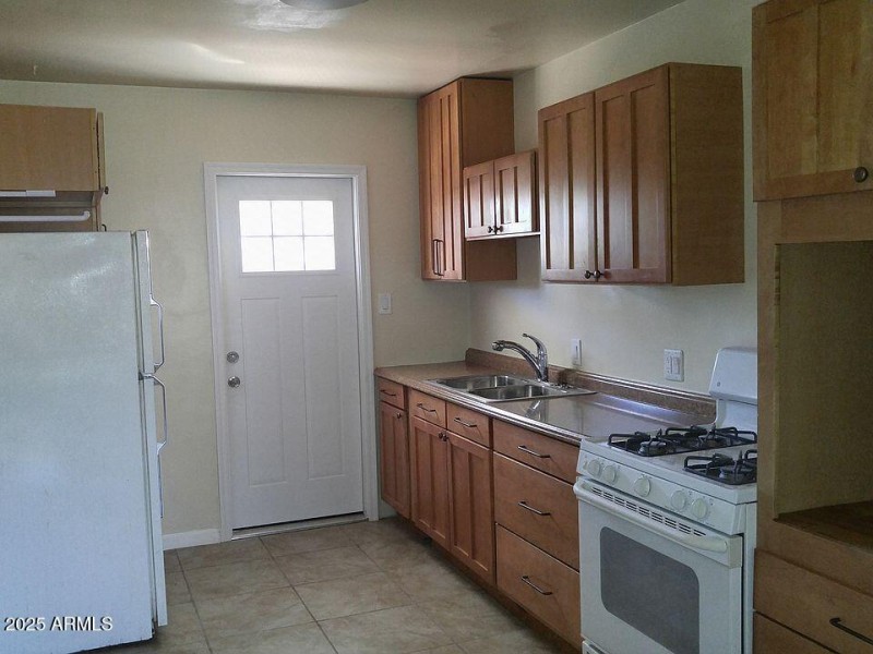 28671e257723580b804abc3ba3f006c9-cc_ft_9