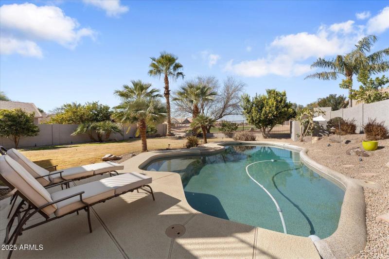 47-047-rear-exterior