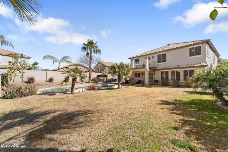 49-049-rear-exterior