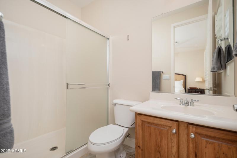 25_En Suite Guest Bath