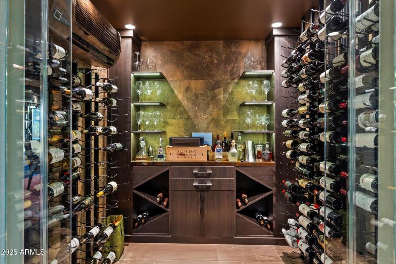 025-Wine Room