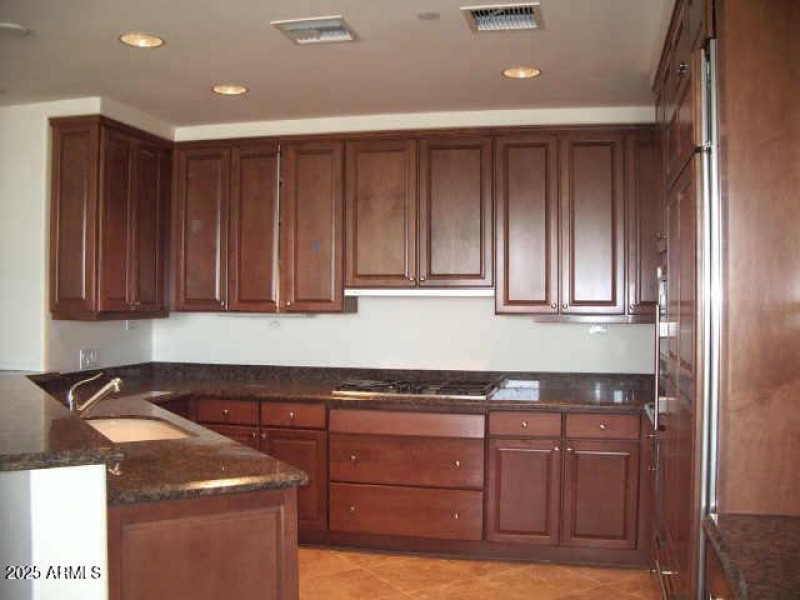 2211 604 full kitchen 200801311339141679