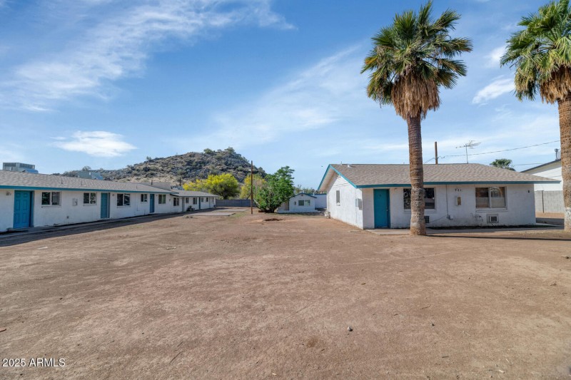 715721 W Cinnabar Ave-large-013-034-7157