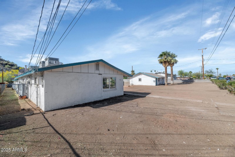 715721 W Cinnabar Ave-large-018-033-7157