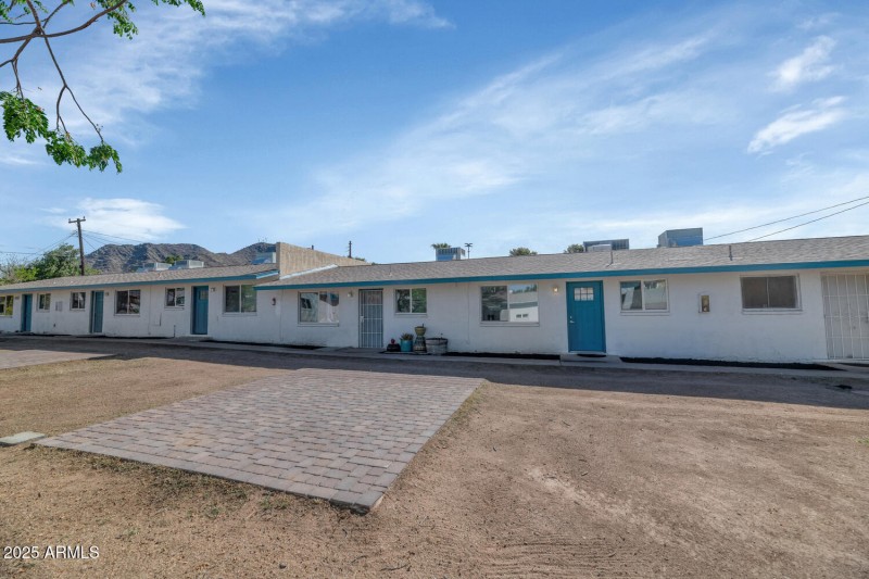 715721 W Cinnabar Ave-large-019-038-7157