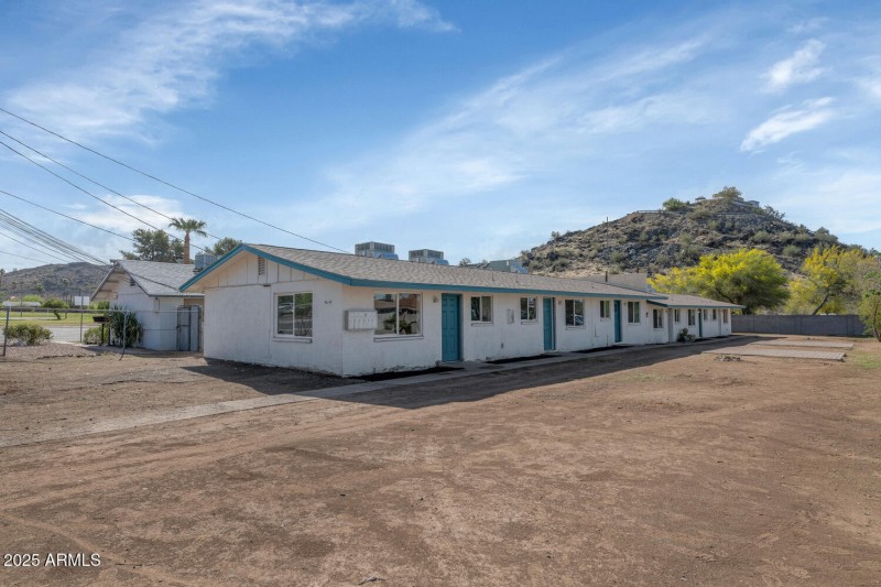 715721 W Cinnabar Ave-large-020-027-7157