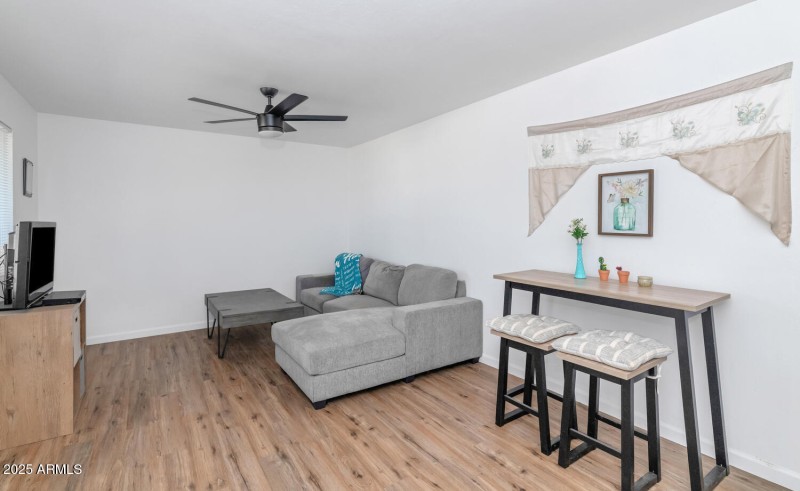 715721 W Cinnabar Ave-large-025-023-7157