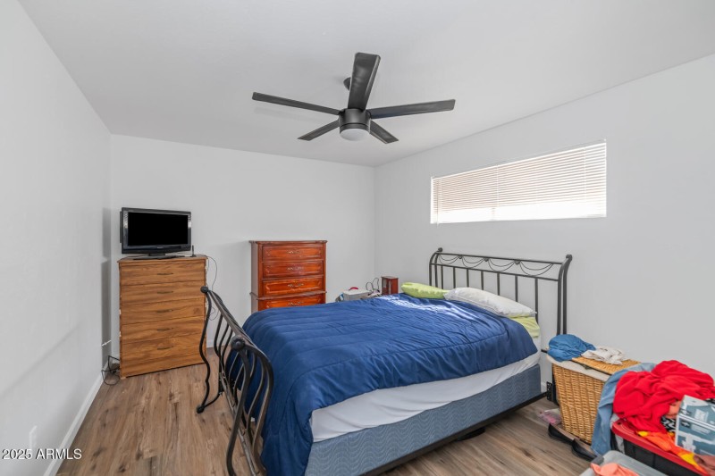 715721 W Cinnabar Ave-large-030-040-7157